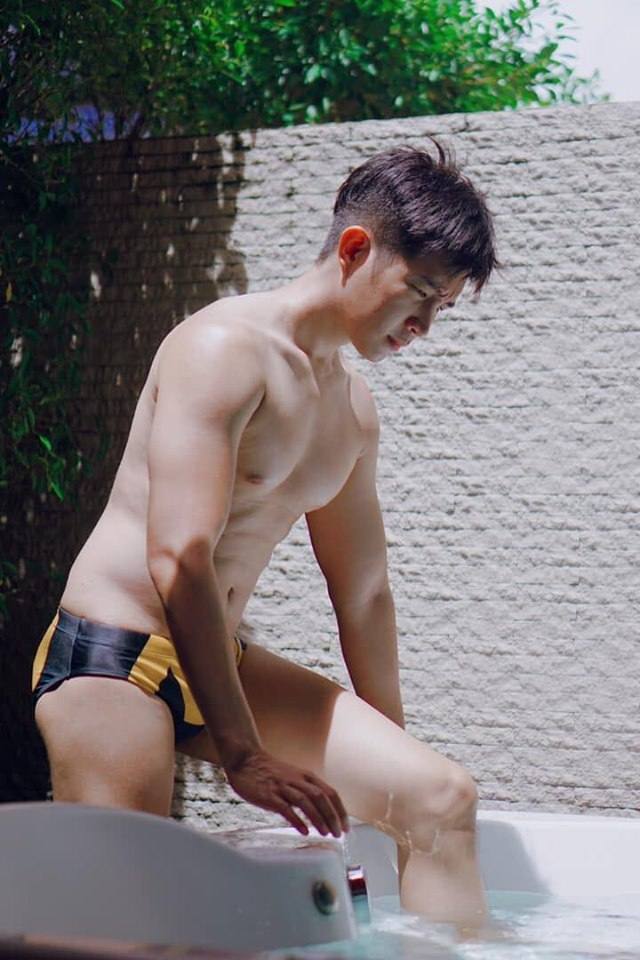 ถอดโชว์เรือนร่าง 2575