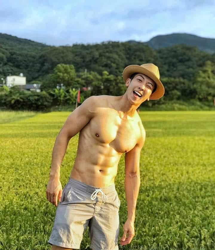 ถอดโชว์เรือนร่าง 2576