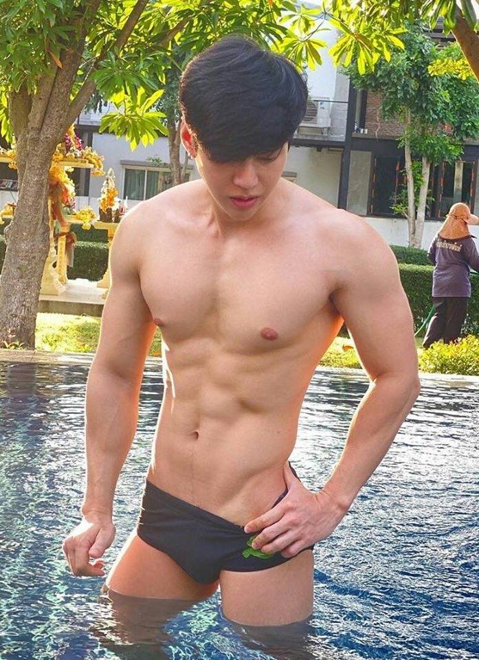 ถอดโชว์เรือนร่าง 2576