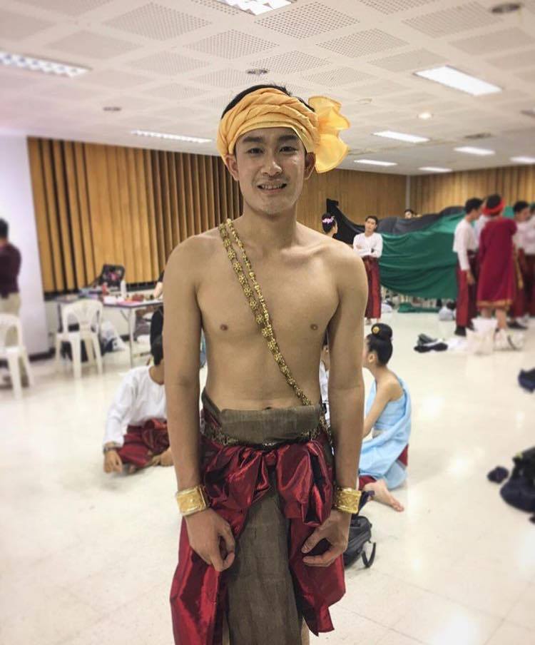 ถอดโชว์เรือนร่าง 2578