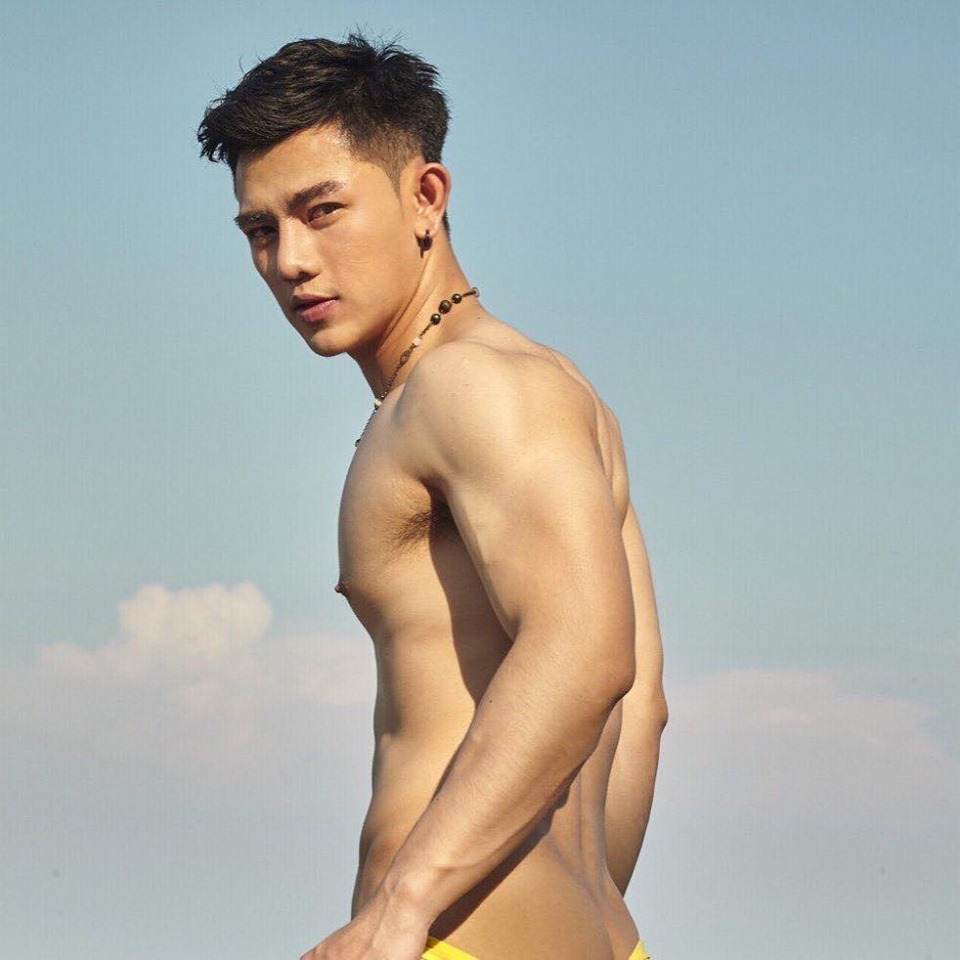ถอดโชว์เรือนร่าง 2580