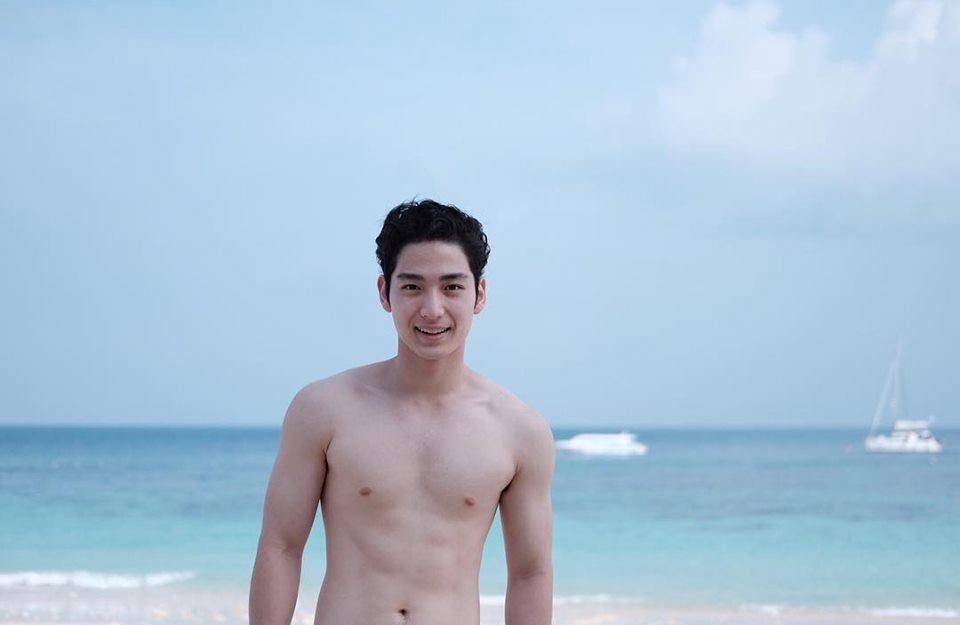 ถอดโชว์เรือนร่าง 2582