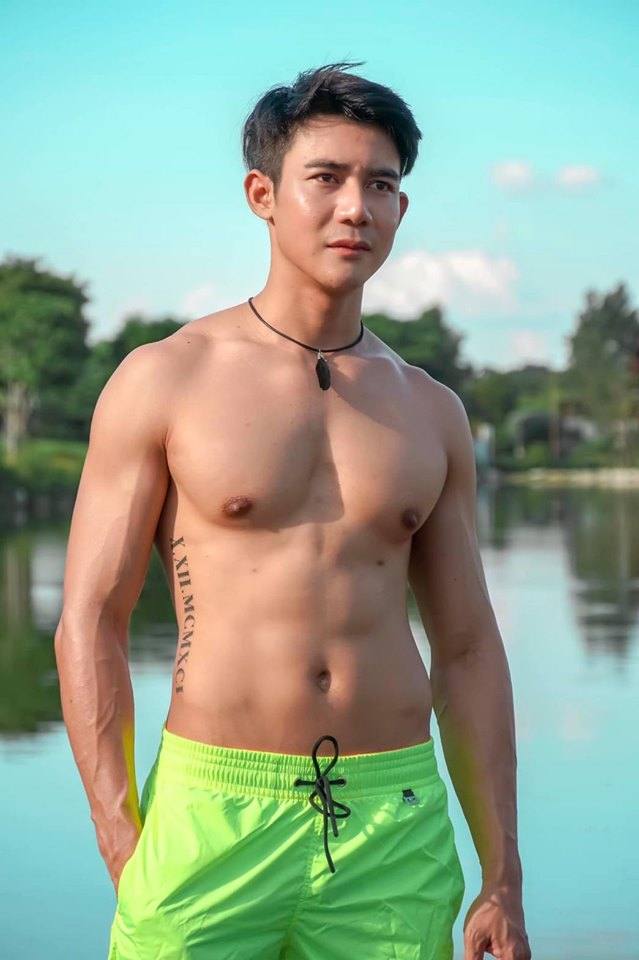 ถอดโชว์เรือนร่าง 2582