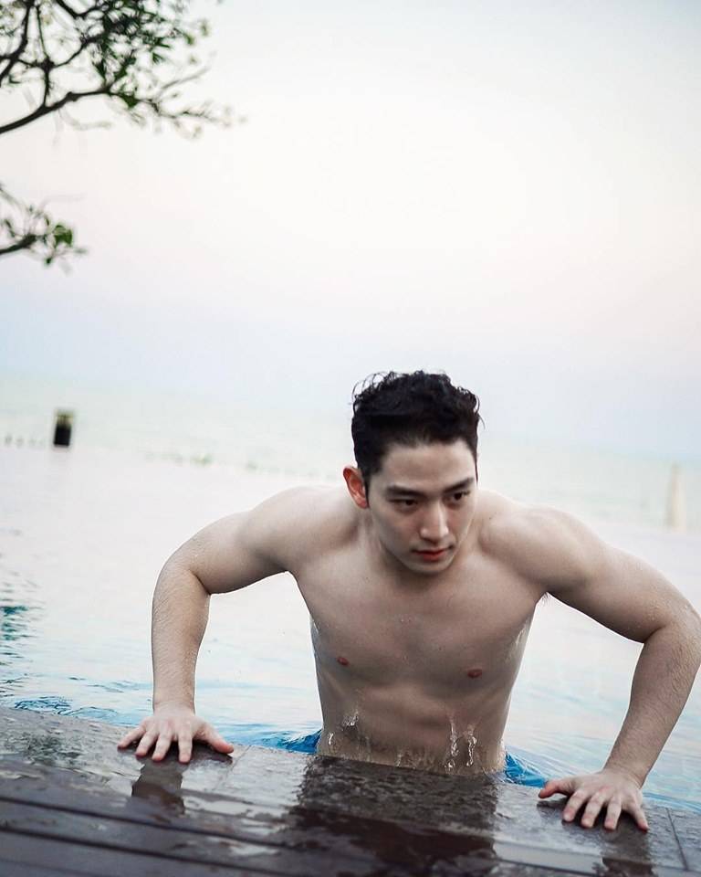 ถอดโชว์เรือนร่าง 2582