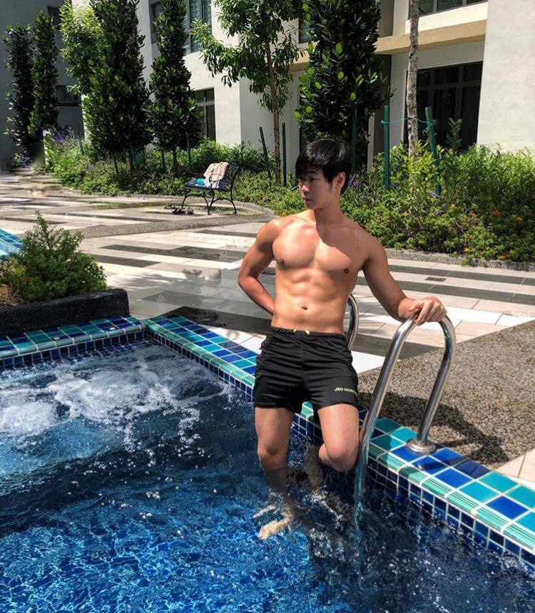 ถอดโชว์เรือนร่าง 2582