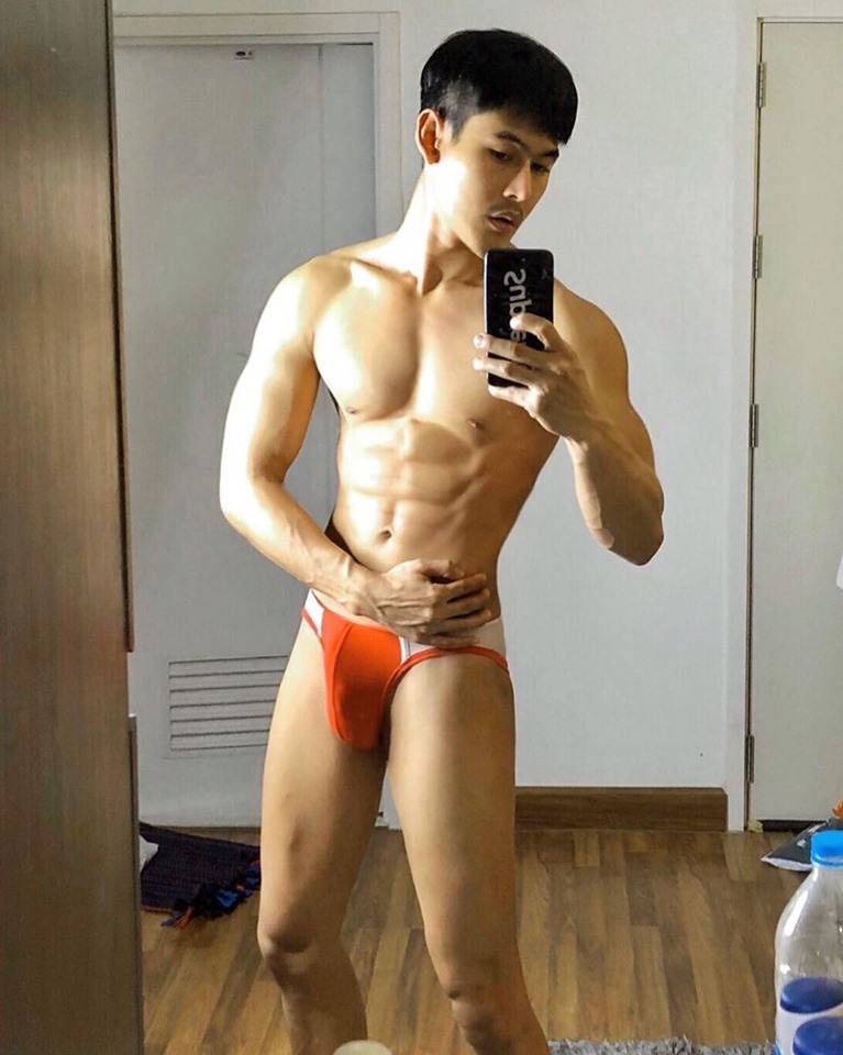 ถอดโชว์เรือนร่าง 2582