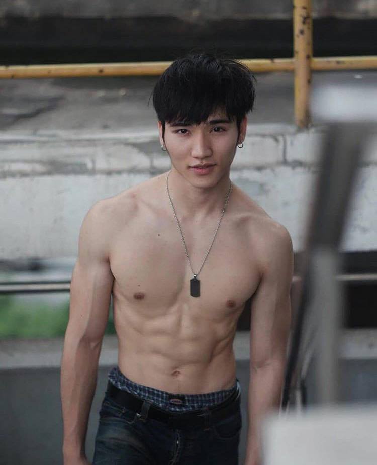 ถอดโชว์เรือนร่าง 2582