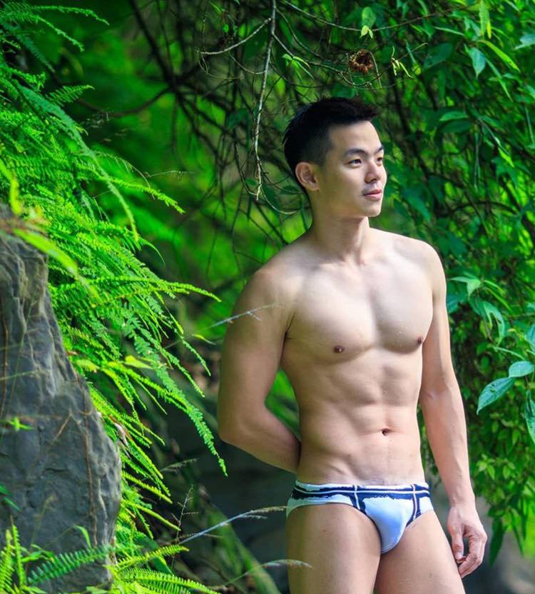 ถอดโชว์เรือนร่าง 2583