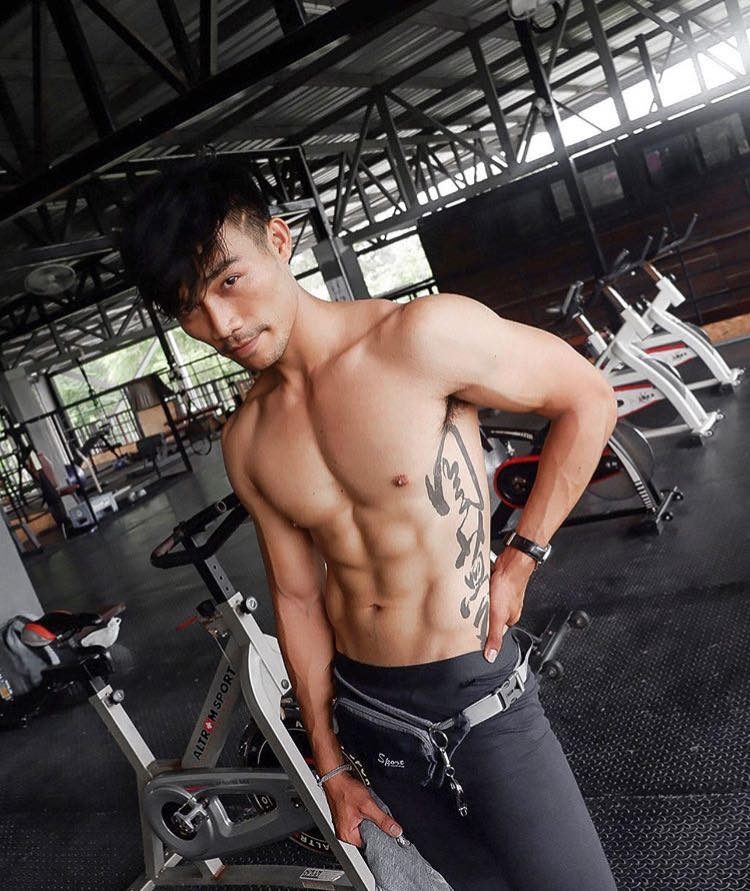 ถอดโชว์เรือนร่าง 2584