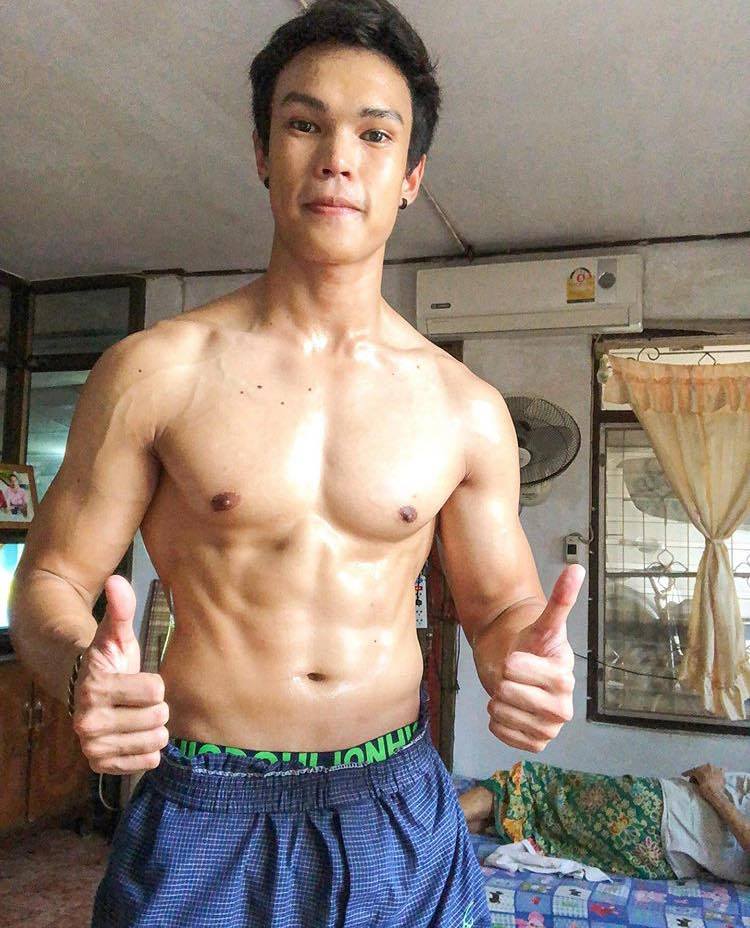 ถอดโชว์เรือนร่าง 2584