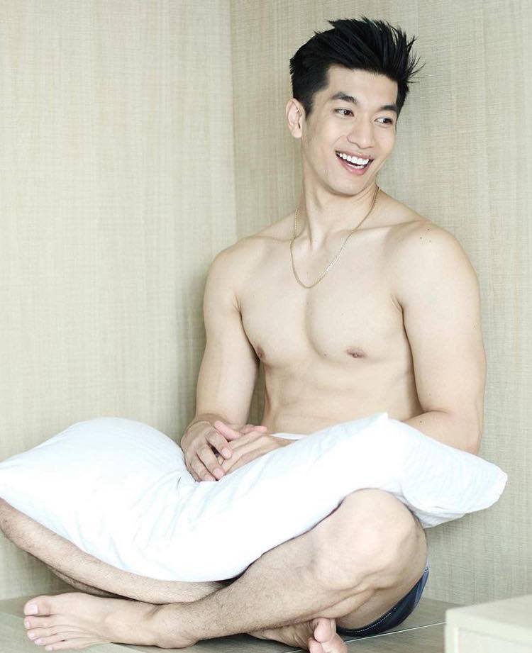 ถอดโชว์เรือนร่าง 2584