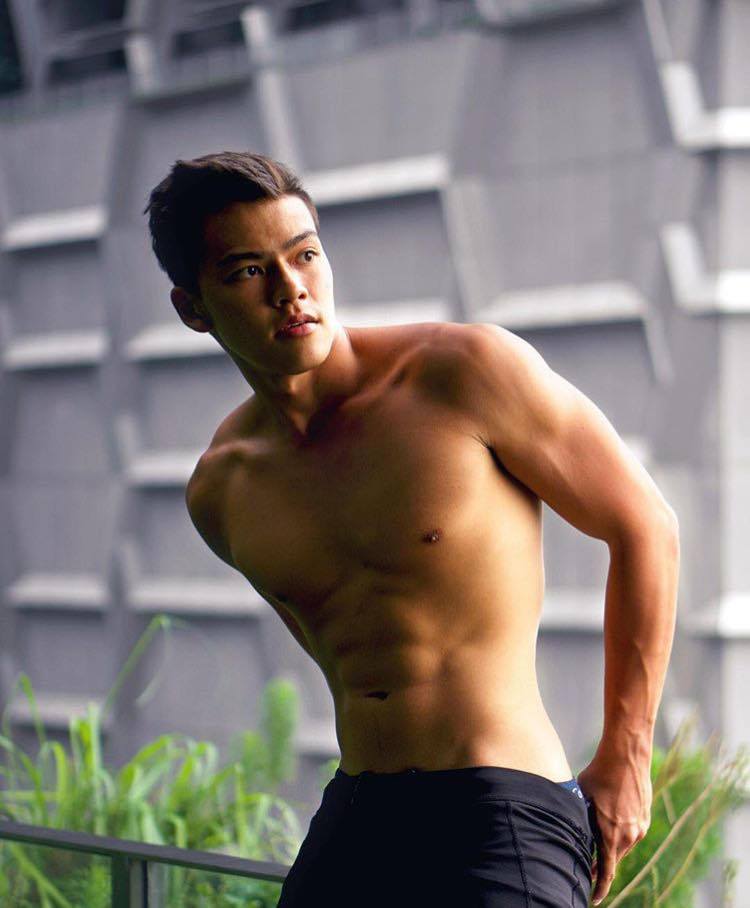 ถอดโชว์เรือนร่าง 2584