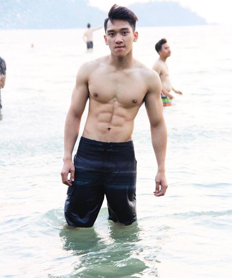 ถอดโชว์เรือนร่าง 2584