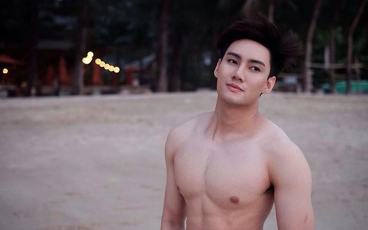 ถอดโชว์เรือนร่าง 2584