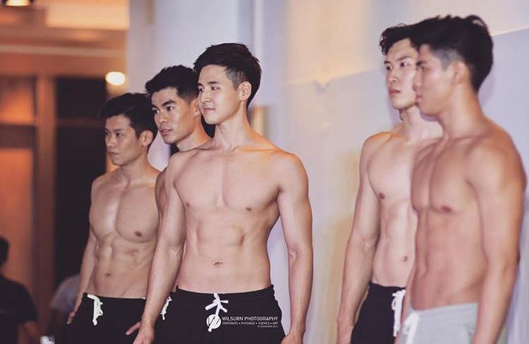 ถอดโชว์เรือนร่าง 2585