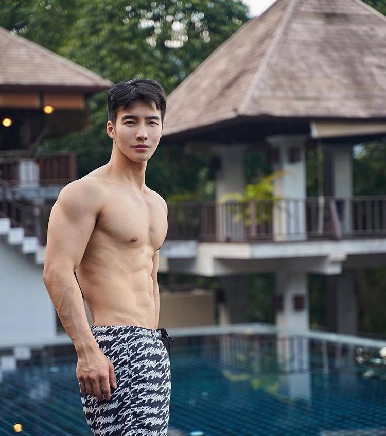ถอดโชว์เรือนร่าง 2585