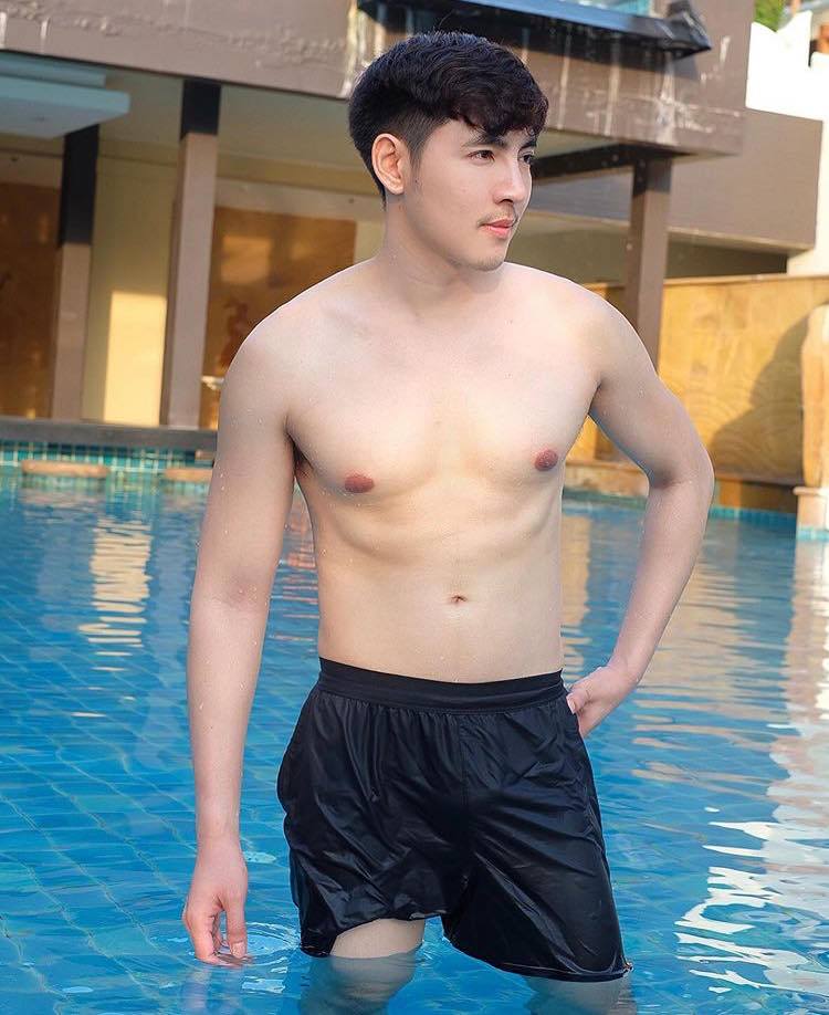 ถอดโชว์เรือนร่าง 2585