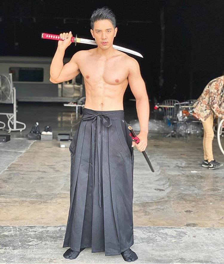 แบ่งเขากับเรา #FFD700