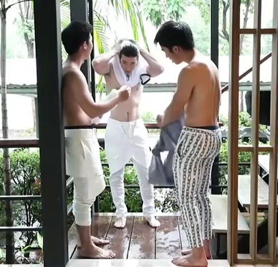 ถอดพร้อมกัน..