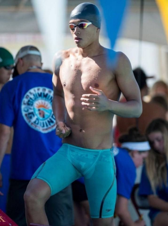 ไปดูว่ายน้ำดีกว่า