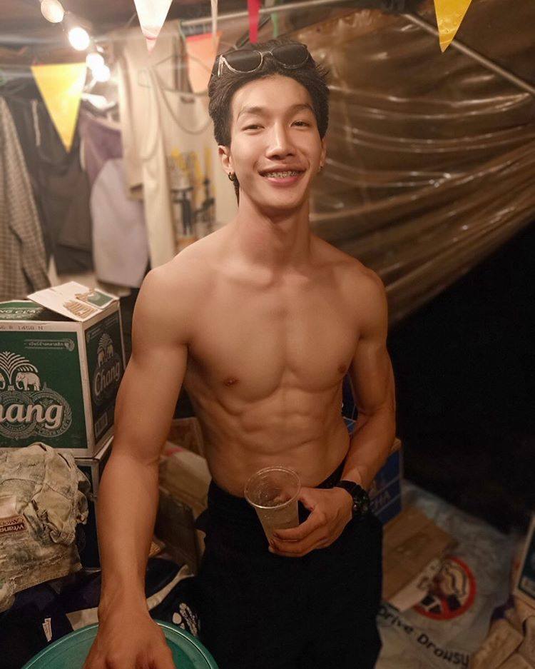 กรุบกริบ น่ากิน (วาร์ปอยู่ข้างในจร้า)