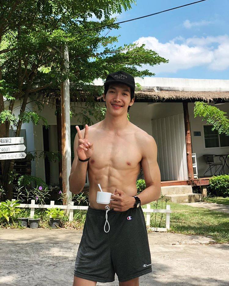 กรุบกริบ น่ากิน (วาร์ปอยู่ข้างในจร้า)
