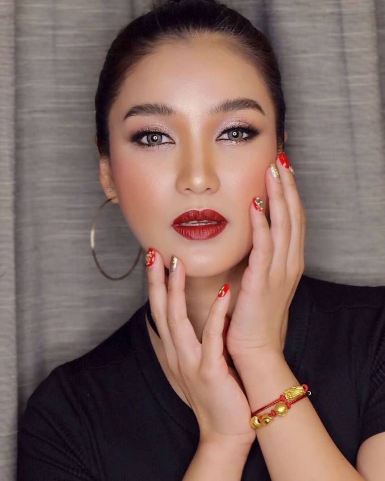 ชมพู่​ ก่อน​บ่าย​