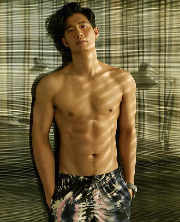 ถอดโชว์เรือนร่าง 2586