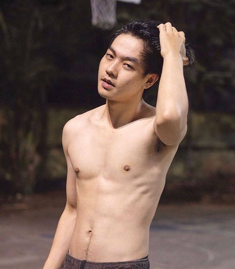 ถอดโชว์เรือนร่าง 2586