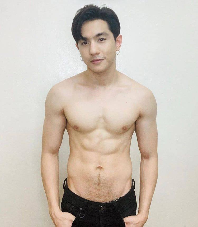 ถอดโชว์เรือนร่าง 2586