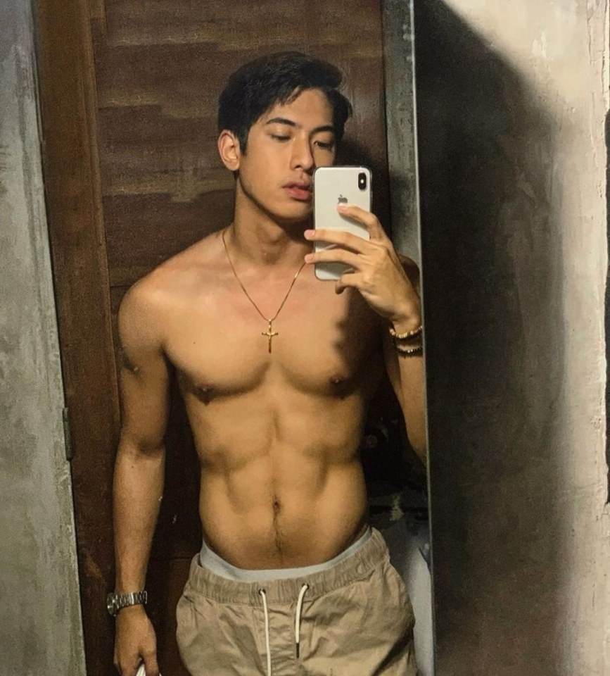 ถอดโชว์เรือนร่าง 2587