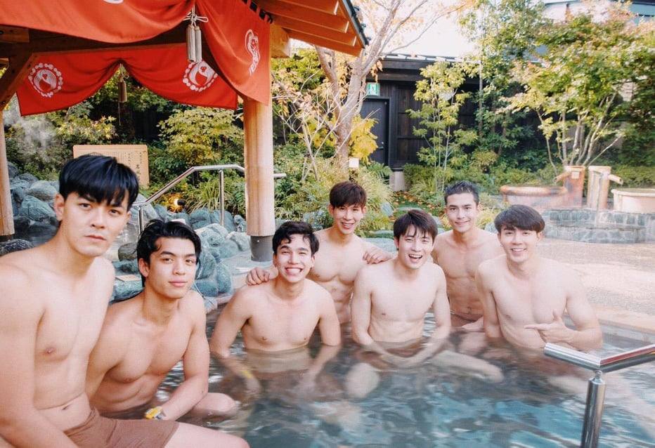 ถอดโชว์เรือนร่าง 2588