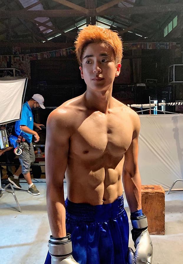 หนุ่มตี๋หุ่นแซ่บ!! นนกุล โกอินเตอร์ต่างประเทศ กล้าม-ซิกแพคแน่นสุดๆ