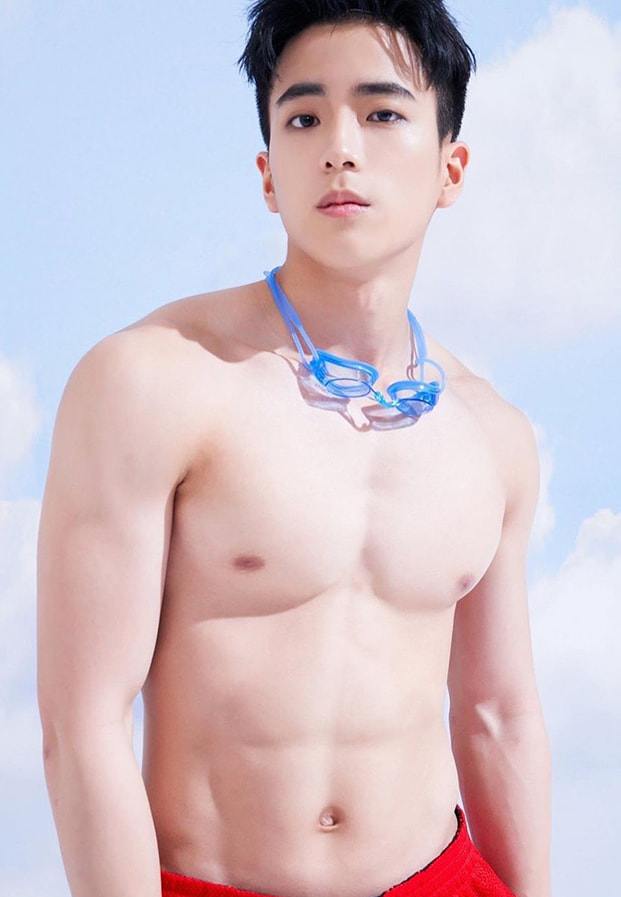 หนุ่มตี๋หุ่นแซ่บ!! นนกุล โกอินเตอร์ต่างประเทศ กล้าม-ซิกแพคแน่นสุดๆ