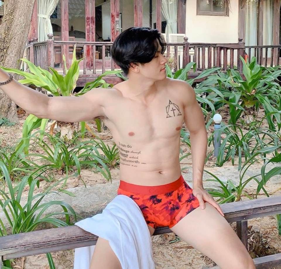 ถอดโชว์เรือนร่าง 2589
