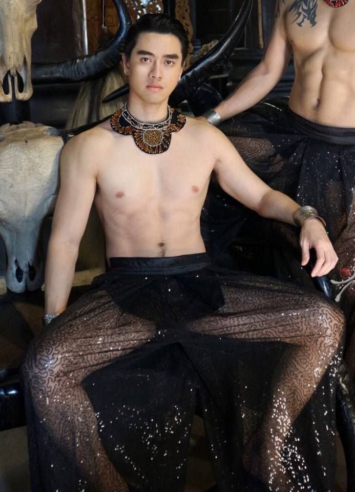 ถอดโชว์เรือนร่าง 2589