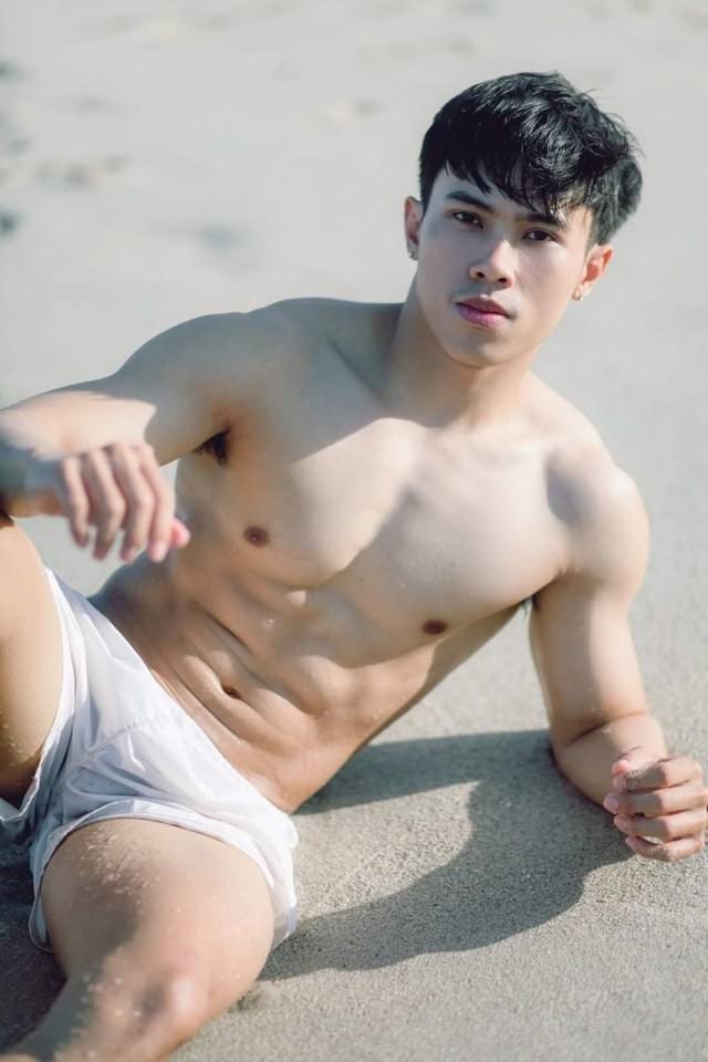 ถอดโชว์เรือนร่าง 2590