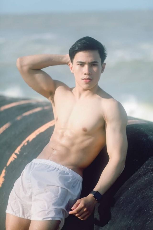 ถอดโชว์เรือนร่าง 2590