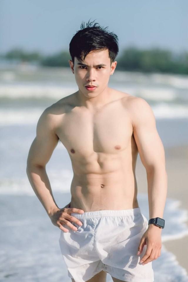 ถอดโชว์เรือนร่าง 2590