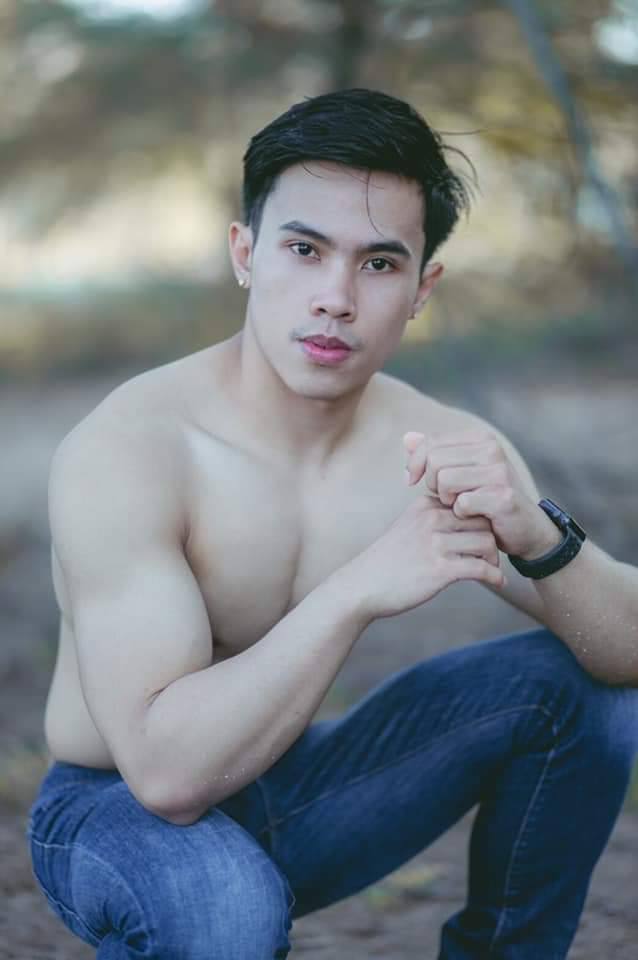 ถอดโชว์เรือนร่าง 2590