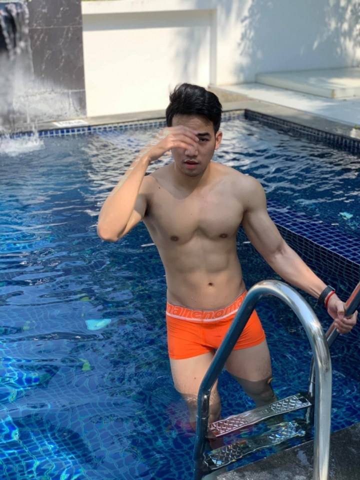 ถอดโชว์เรือนร่าง 2592