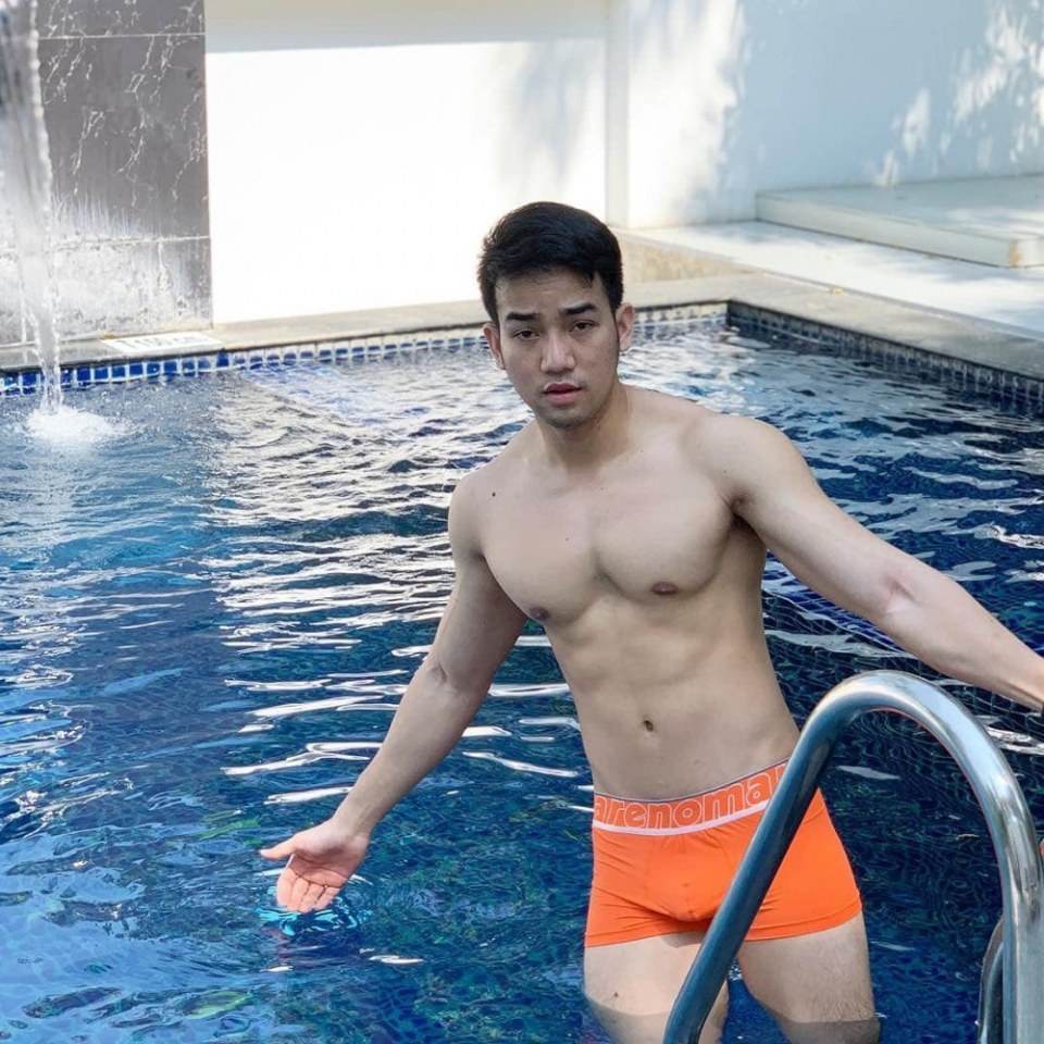ถอดโชว์เรือนร่าง 2592