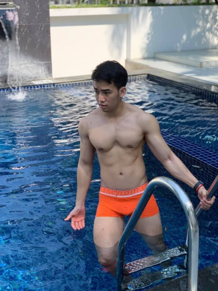 ถอดโชว์เรือนร่าง 2592