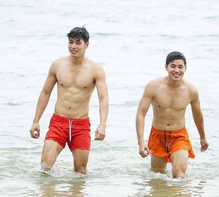 ถอดโชว์เรือนร่าง 2592