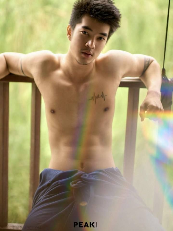 หนุ่มหล่อขึ้นปก 515