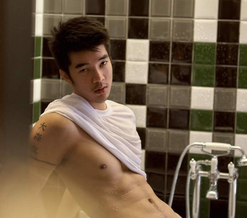 หนุ่มหล่อขึ้นปก 515.3