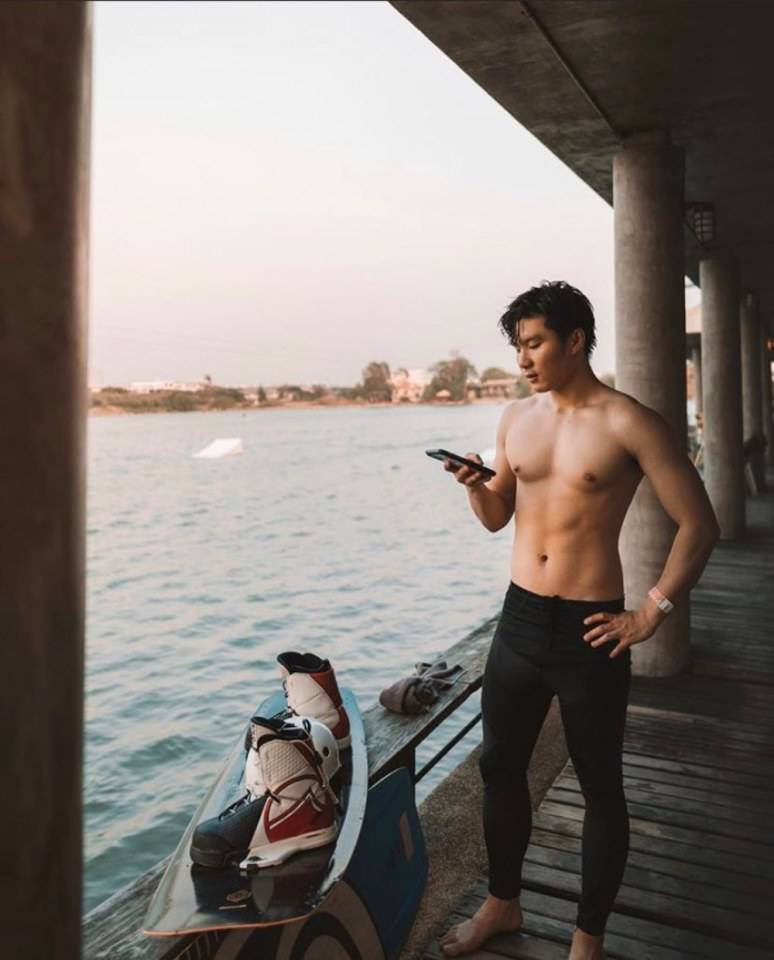 ถอดโชว์เรือนร่าง 2594