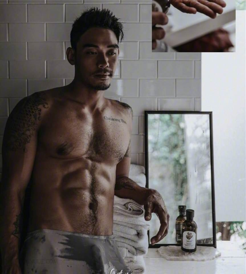 หนุ่มหล่อขึ้นปก 523.2