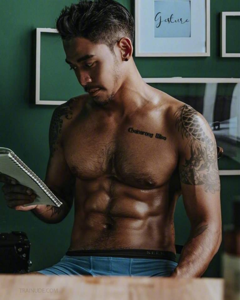 หนุ่มหล่อขึ้นปก 523.2
