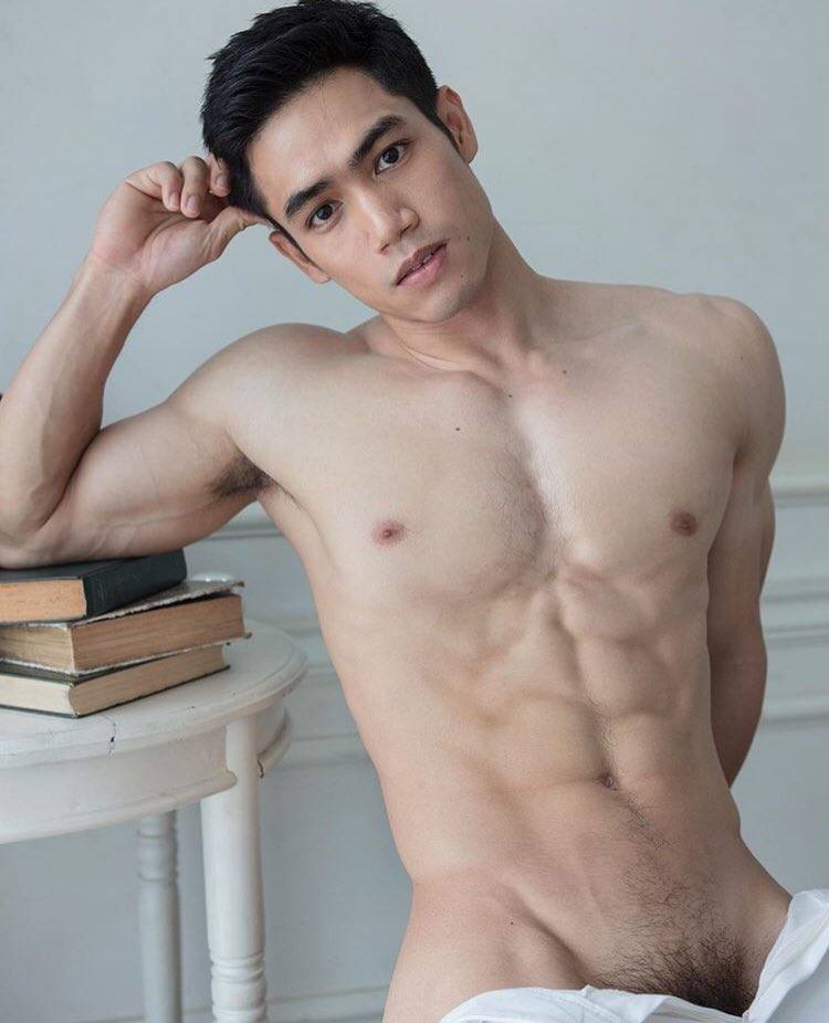 ถอดโชว์คนที่ชอบ